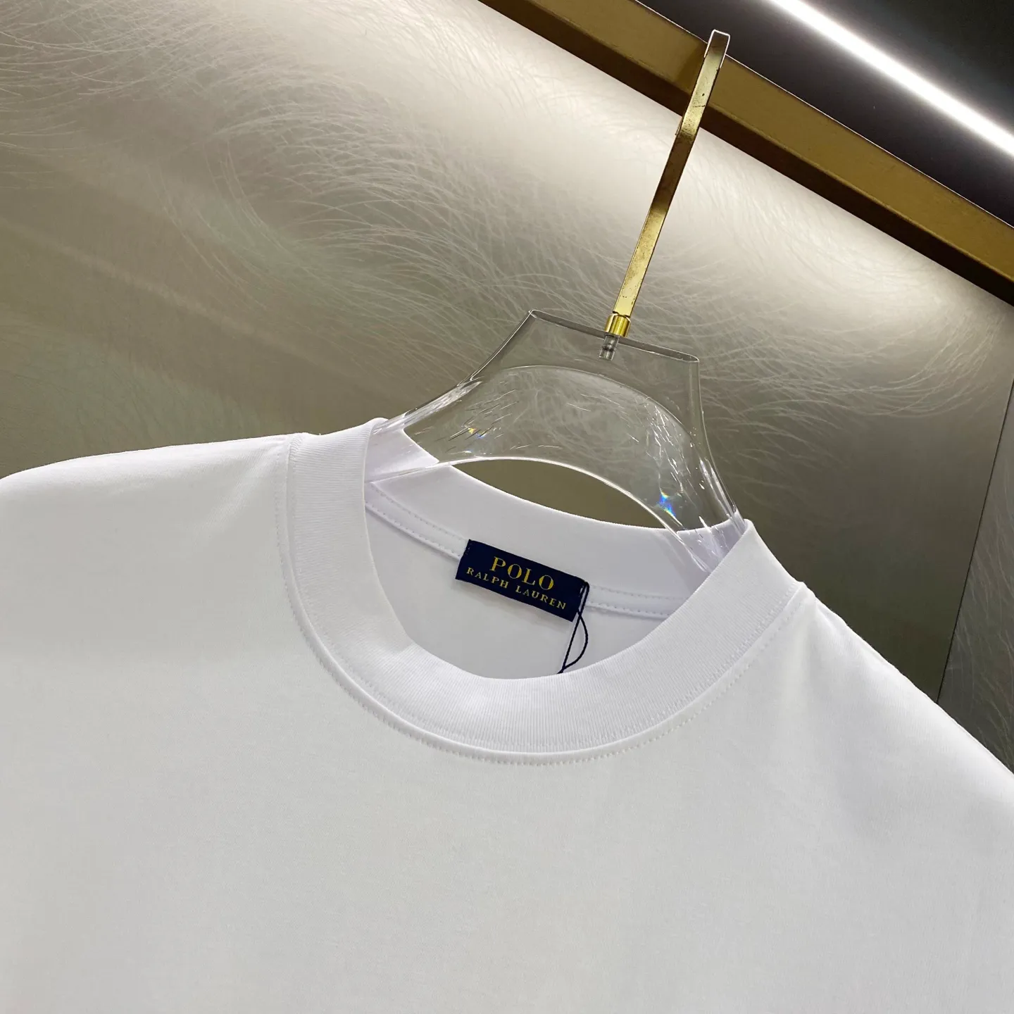 P230 Ralph Lauren new model is on the market 25ss 350G heavy washed frayed high-end embroidered long sleeves with small logo on the front and cut patch embroidery on the back for couples. A high-end simple style that you will never get tired of. Pocket patch embroidery simple style, high-end temperament wear, perfect detail processing 💯 The classic logo logo on the upper body is super good-looking. Fabric: 300g Version: Loose T-shirt Color: Black White